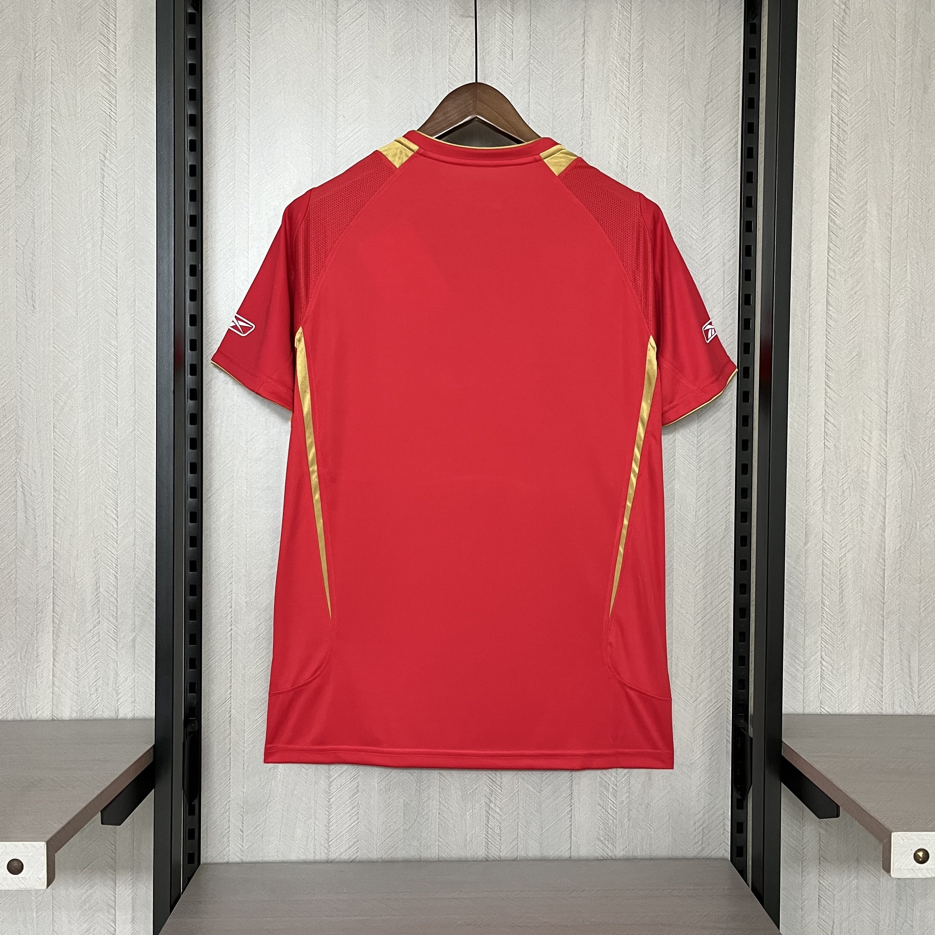 Camisa Retrô Liverpool Home 05/06