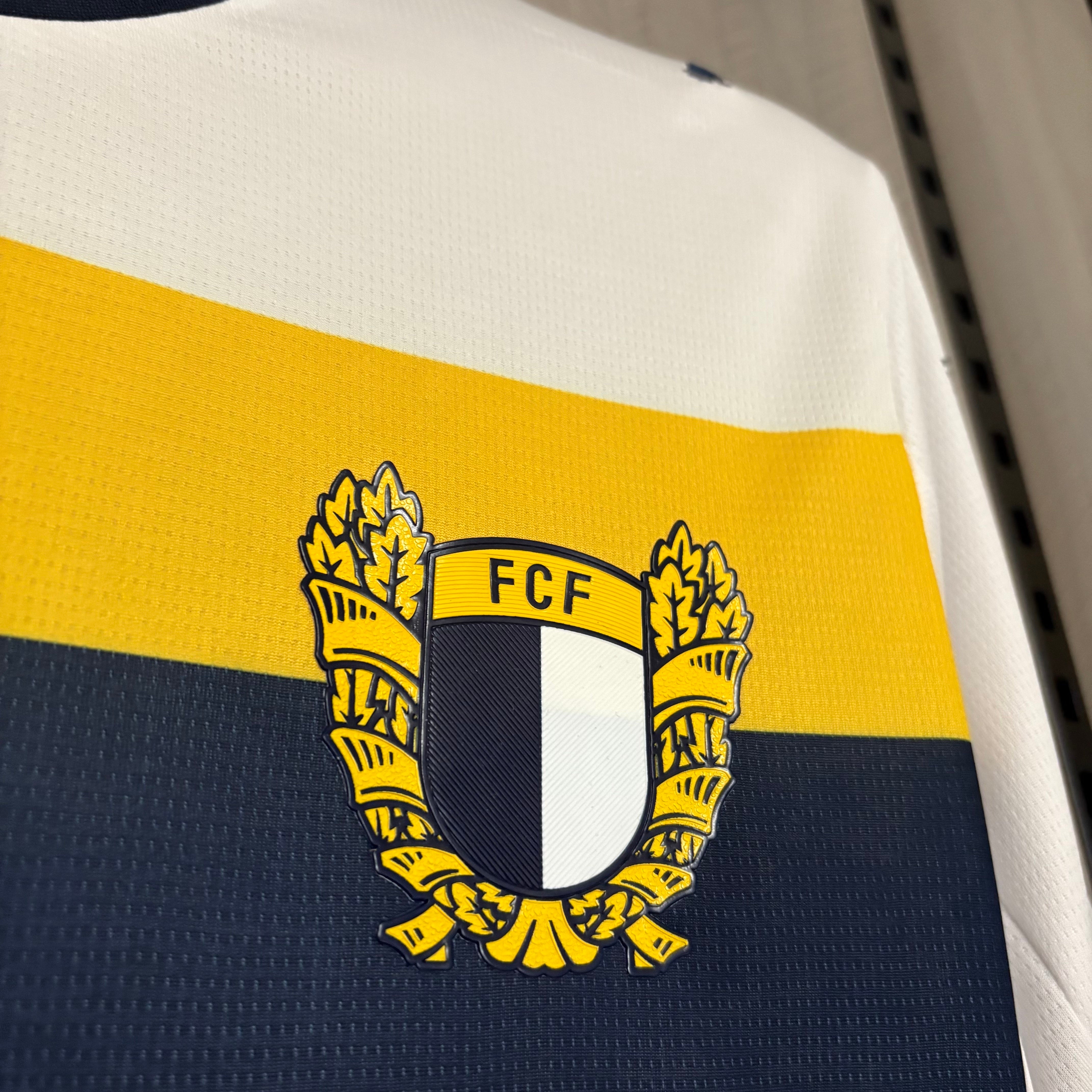 Camisa Famalicão Home 2025/26