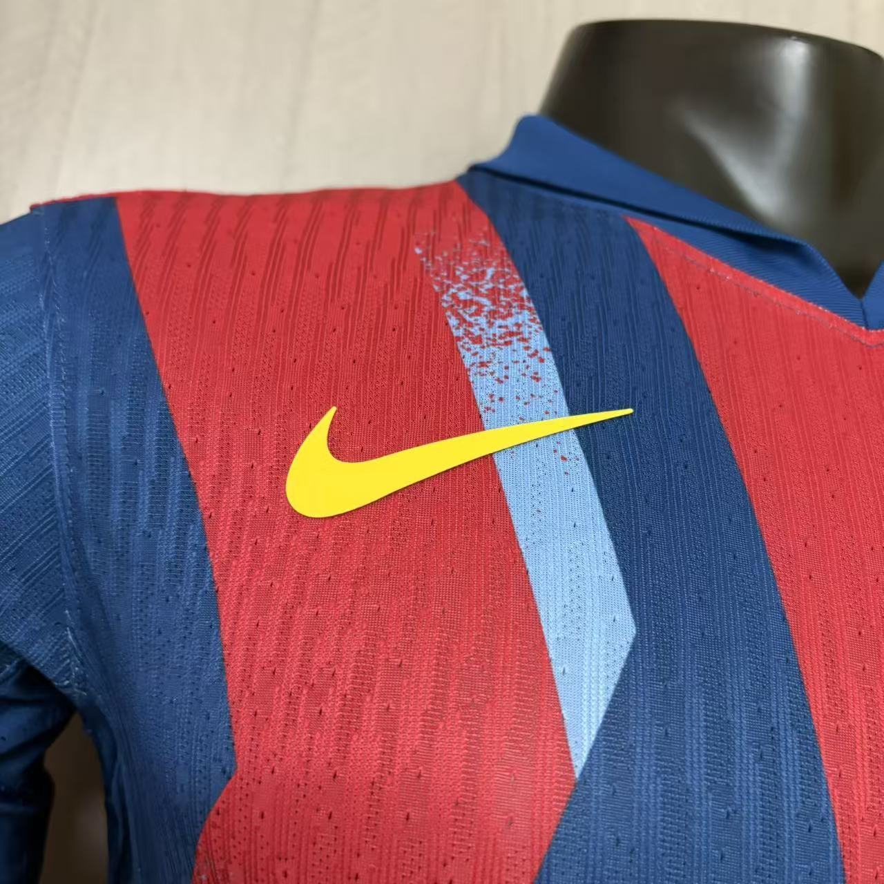 Camisa Versão Jogador Barcelona Home 2025/26