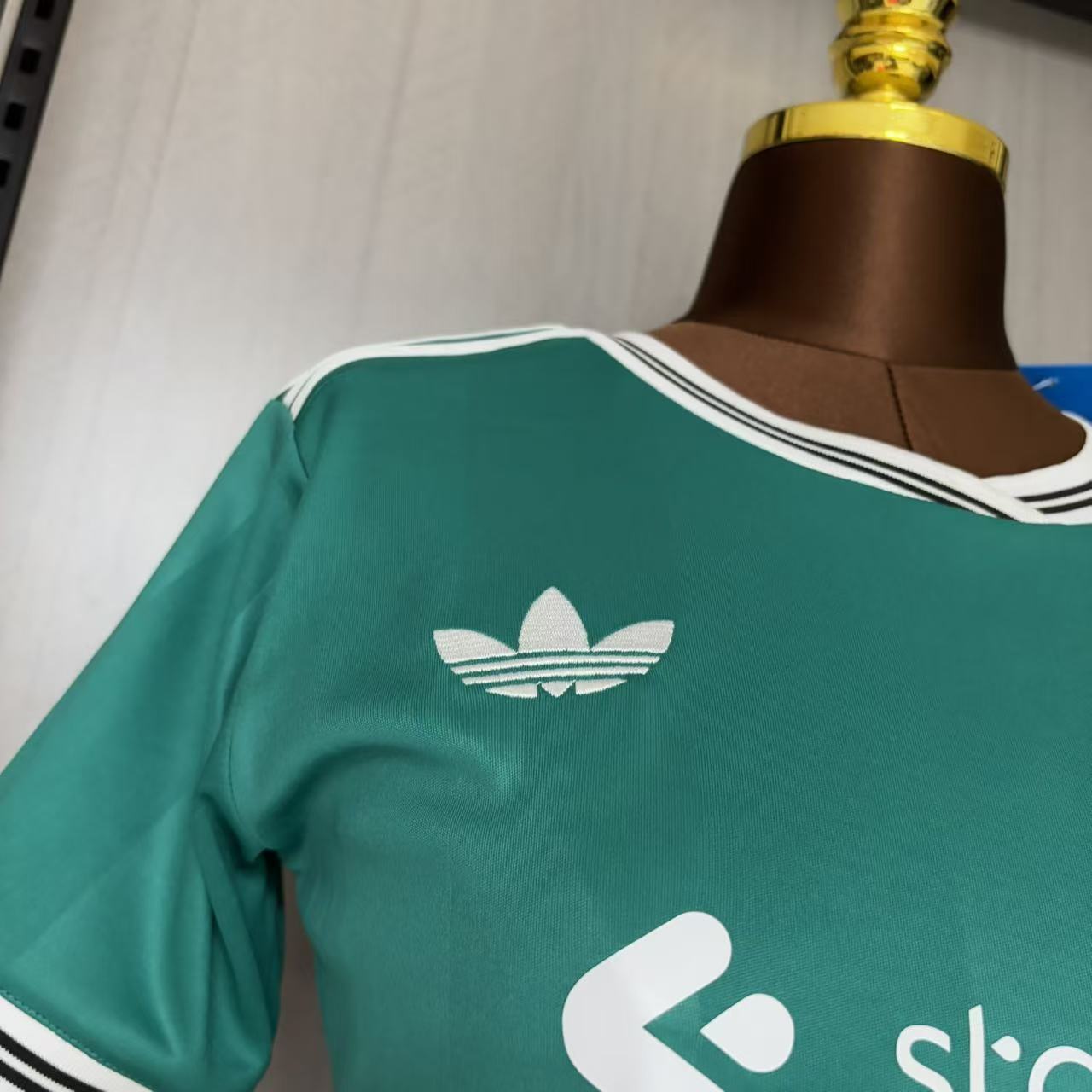 Terceira Camisa Feminina Liverpool 2025/26