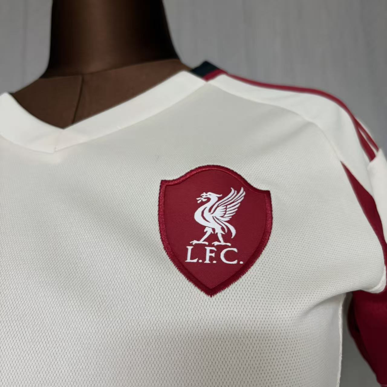 Camisa Feminina Liverpool Visitante 2025/26