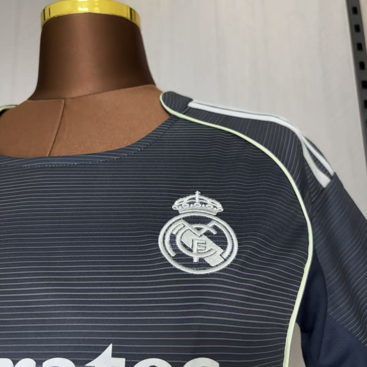 Camisa Feminina Real Madrid Visitante 2025/26