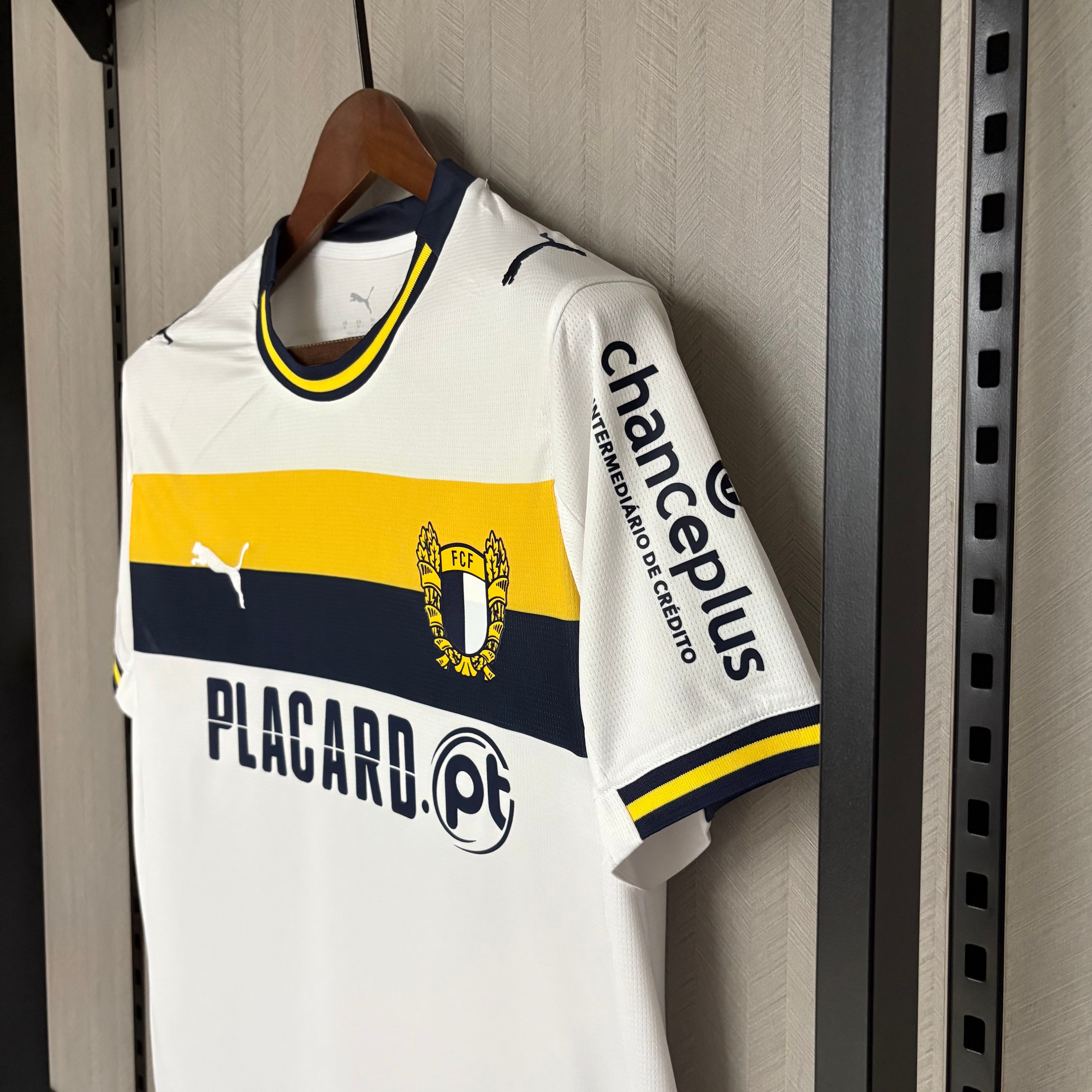 Camisa Famalicão Home 2025/26