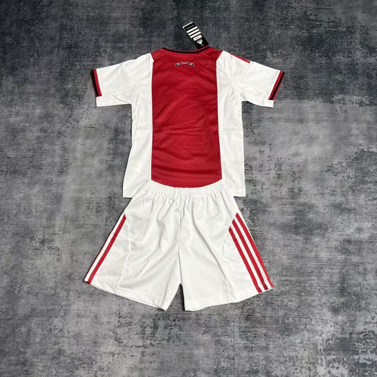 Kit Infantil Ajax Home 2025/26
