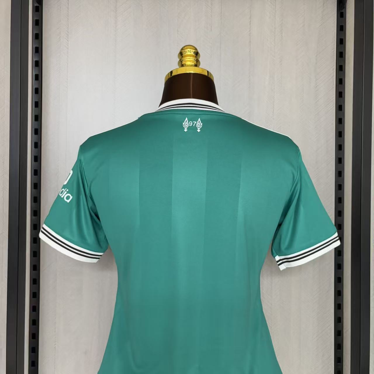 Terceira Camisa Feminina Liverpool 2025/26