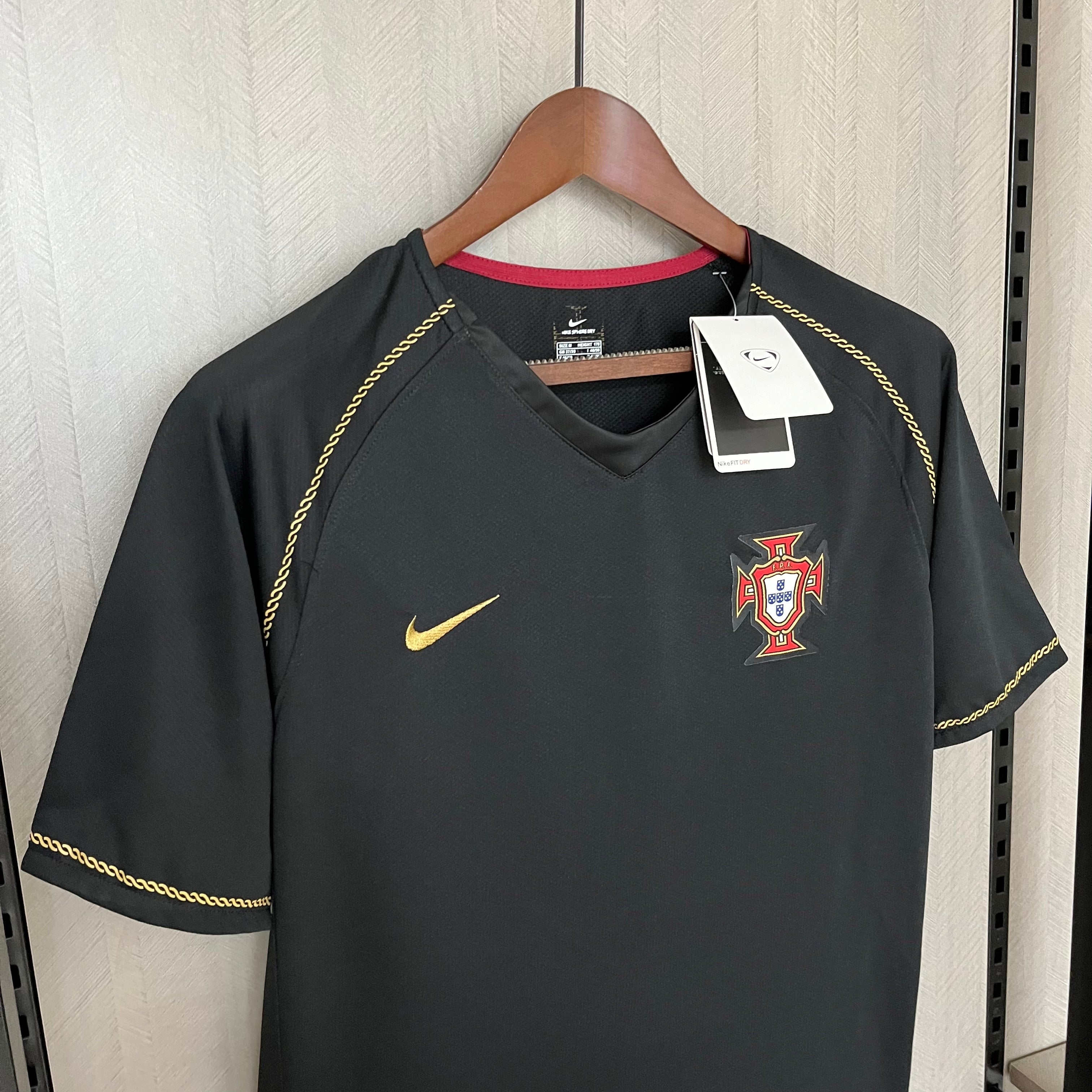 Camisa Retrô Portugal Visitante 2006