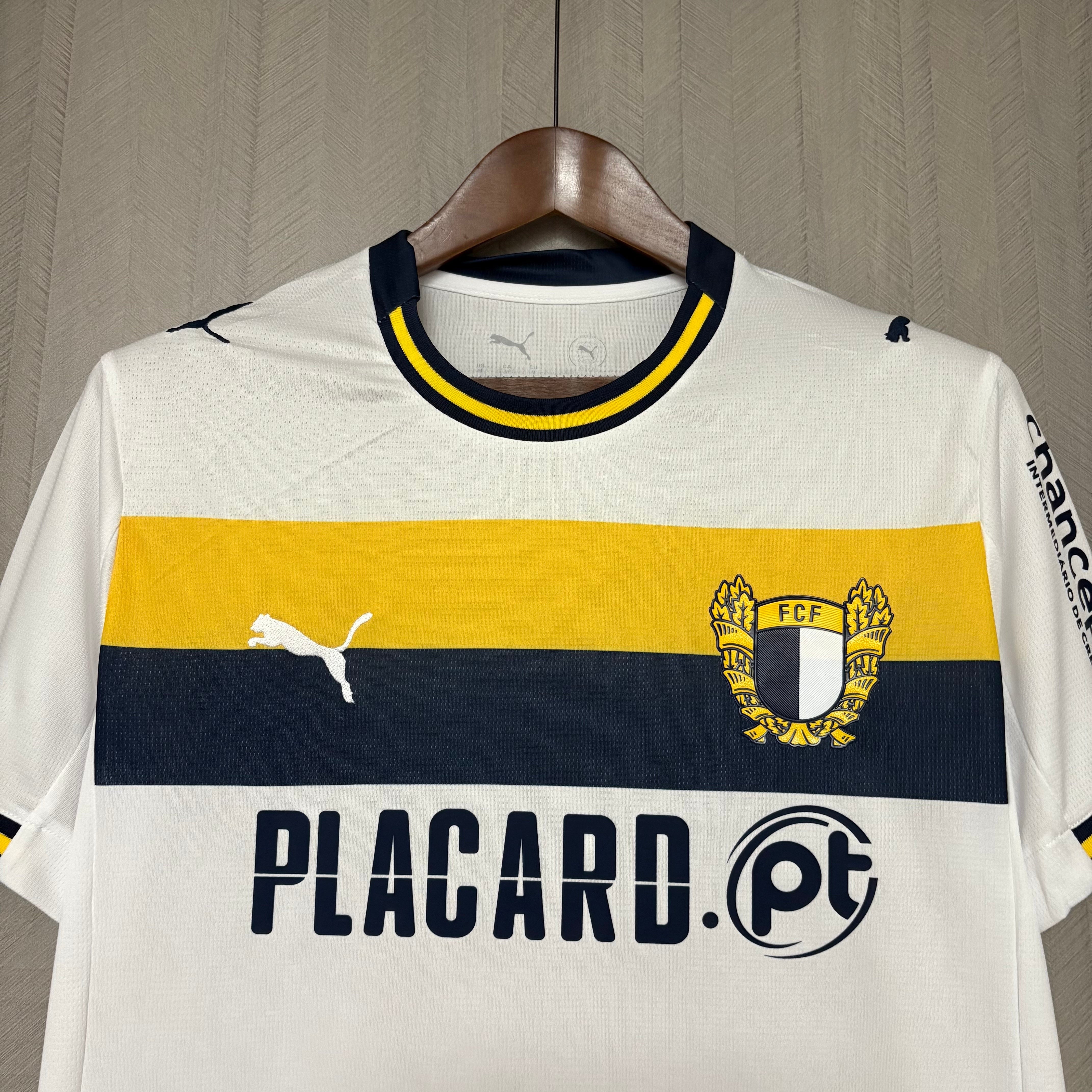 Camisa Famalicão Home 2025/26
